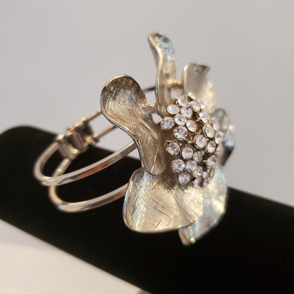 Cuff Bracelet with Rhinestone Flower silver